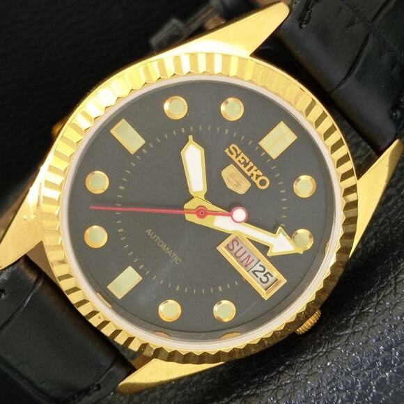 Vintage 1988 Seiko Automatic Mens Gold Watch W/daydate & Black accents - Picture 1 of 10